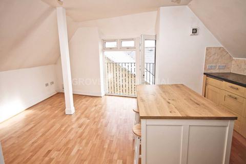 1 bedroom flat for sale, Cheam Common Road, Worcester Park
