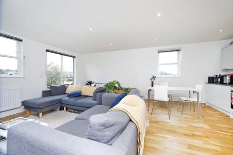 3 bedroom flat to rent, Greencroft Gardens, London, NW6