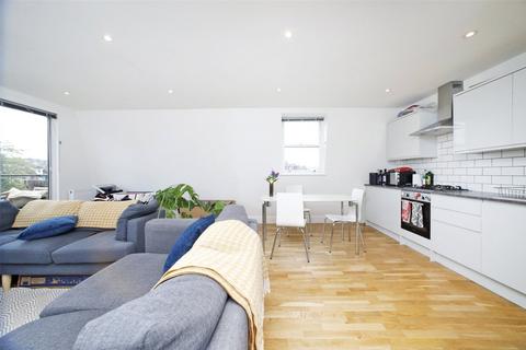 3 bedroom flat to rent, Greencroft Gardens, London, NW6