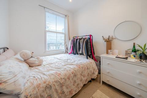 2 bedroom flat for sale, Queenstown Road, Battersea, London, SW8