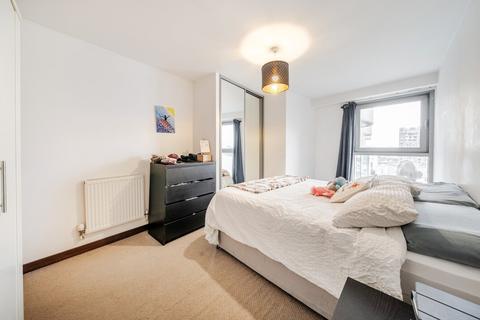 2 bedroom flat for sale, Bridges Court Road, Battersea, London, SW11