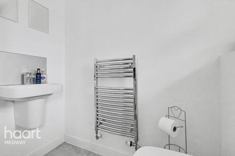 3 bedroom end of terrace house for sale, Farman Drive, Rochester