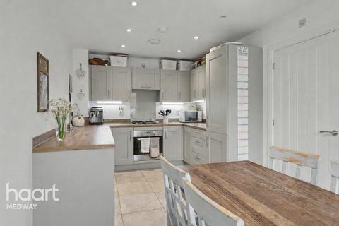 3 bedroom end of terrace house for sale, Farman Drive, Rochester