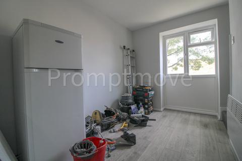 2 bedroom maisonette to rent, Copenhagen Close Luton LU3 3TG