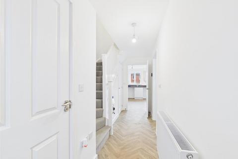 3 bedroom semi-detached house to rent, Stoneleigh View, Kenilworth