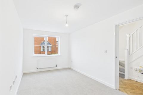 3 bedroom semi-detached house to rent, Stoneleigh View, Kenilworth