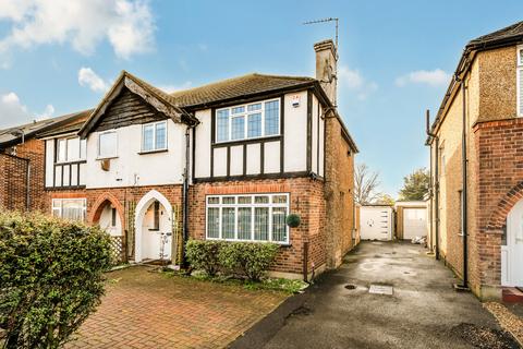 Queens Walk, Ruislip