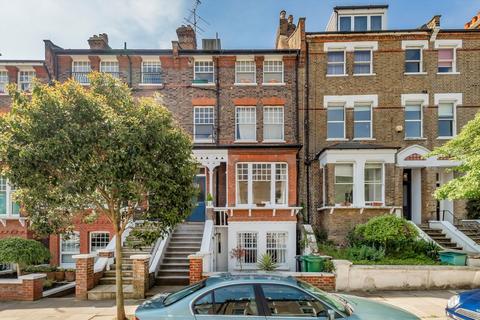 3 bedroom flat to rent, Denning Road, London NW3