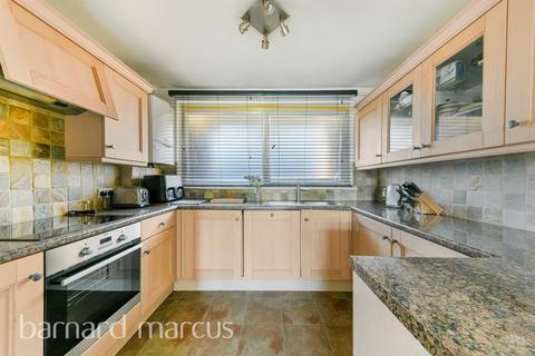 1 bedroom flat for sale, Arnal Crescent, London