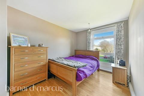 1 bedroom flat for sale, Arnal Crescent, London