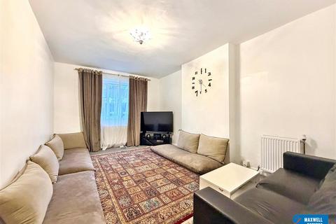 2 bedroom apartment to rent, Edgeworth Close, London