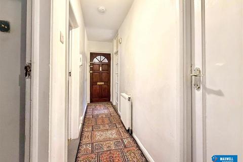 2 bedroom apartment to rent, Edgeworth Close, London