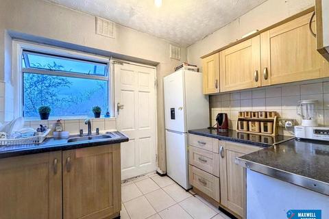 2 bedroom apartment to rent, Edgeworth Close, London