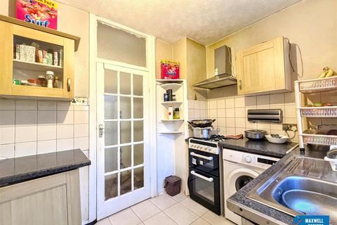 2 bedroom apartment to rent, Edgeworth Close, London
