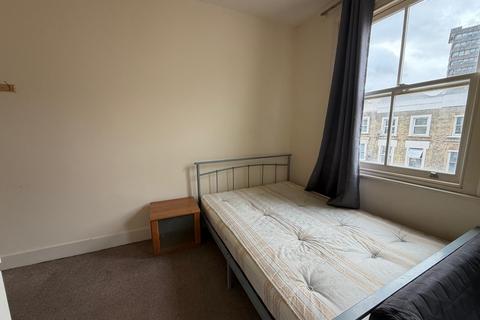 Studio to rent, Benwell Road, London N7