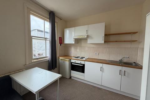 Studio to rent, Benwell Road, London N7