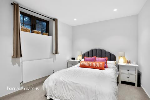 1 bedroom apartment for sale, Dukes Mews, London