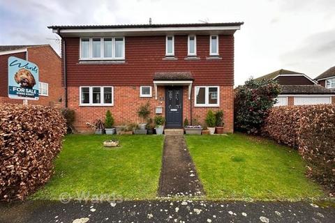 4 bedroom detached house for sale, Hornbeam Close, Tonbridge TN12