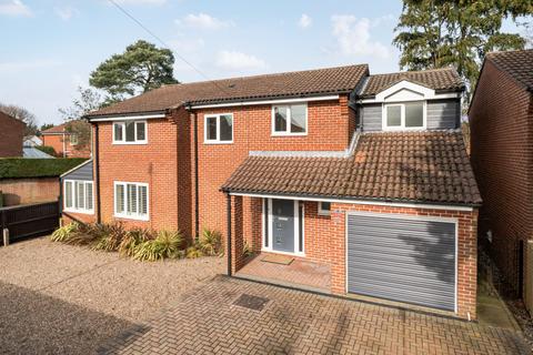 4 bedroom detached house for sale, First Avenue, Hampshire PO9