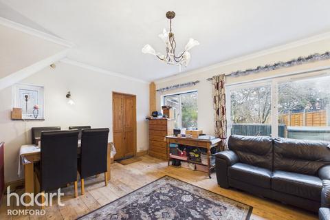 3 bedroom semi-detached house for sale, Eddy Close, Romford