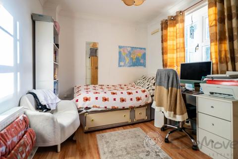 4 bedroom semi-detached house to rent, Kinghorn Road, Norwich, Norfolk, NR2