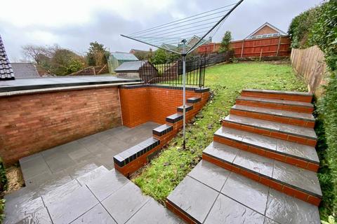 2 bedroom maisonette to rent, Fern Road, Hythe, Southampton