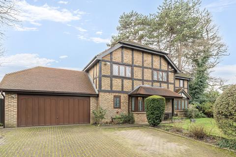 Dartnell Court, West Byfleet, KT14