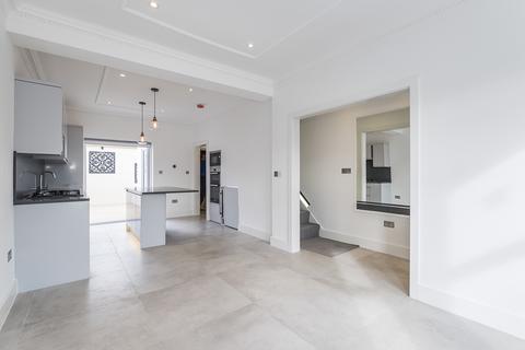 undefined, Warwick Grove Surbiton KT5
