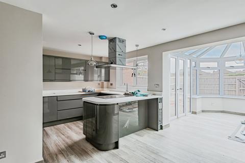 3 bedroom terraced house for sale, The Spinney, Horley