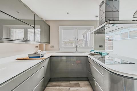 3 bedroom terraced house for sale, The Spinney, Horley