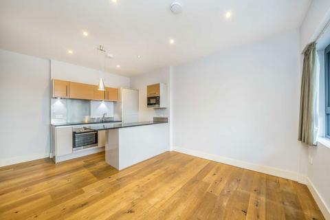 2 bedroom flat to rent, High Street, Feltham TW13