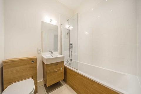 2 bedroom flat to rent, High Street, Feltham TW13
