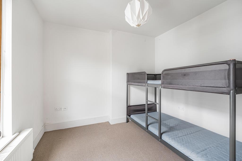 9 Bed 2.JPG