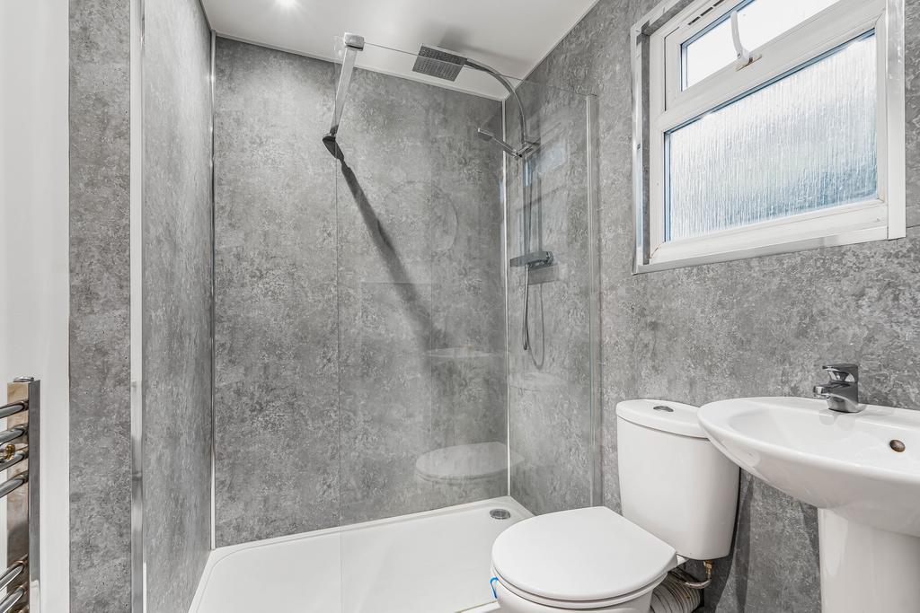 11 Shower Room.JPG