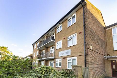 2 bedroom flat to rent, Glenmill, Hampton TW12