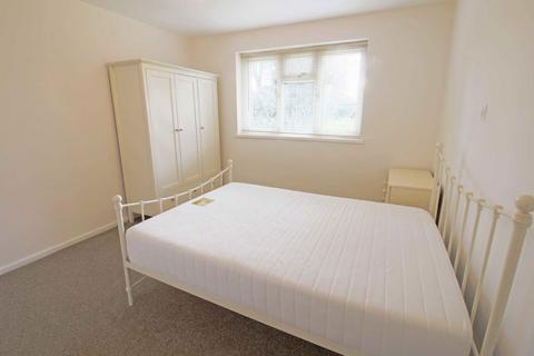 2 bedroom flat to rent, Glenmill, Hampton TW12