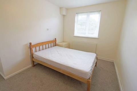 2 bedroom flat to rent, Glenmill, Hampton TW12