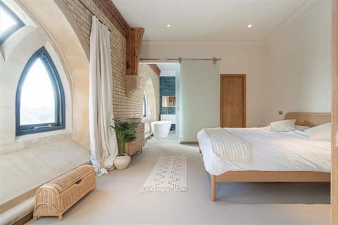 2 bedroom flat for sale, Station Road, Teddington TW11