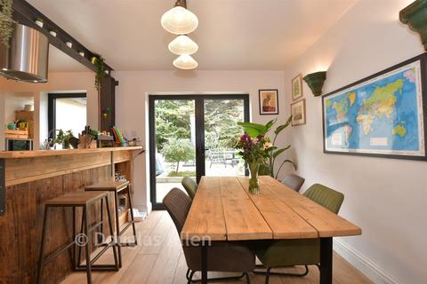 3 bedroom end of terrace house for sale, Crows Road, Epping, Essex