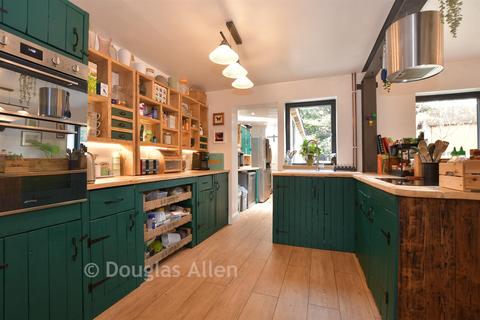 3 bedroom end of terrace house for sale, Crows Road, Epping, Essex