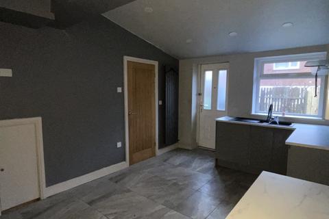 2 bedroom terraced house for sale, Moorland Avenue, Gildersome, Leeds