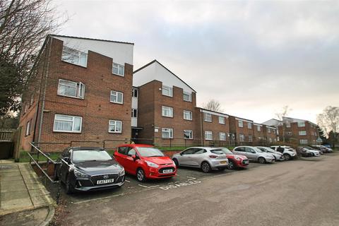 1 bedroom flat to rent, Vega Road, Bushey WD23