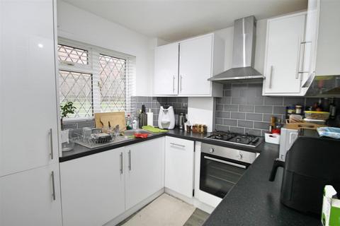 1 bedroom flat to rent, Vega Road, Bushey WD23