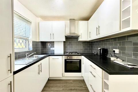 1 bedroom flat to rent, Vega Road, Bushey WD23
