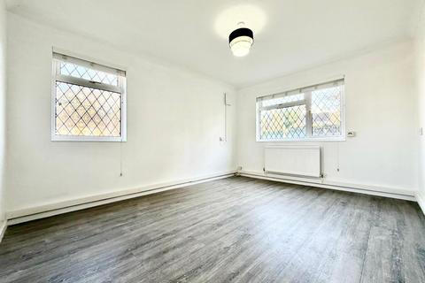 1 bedroom flat to rent, Vega Road, Bushey WD23