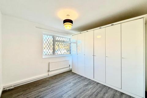 1 bedroom flat to rent, Vega Road, Bushey WD23