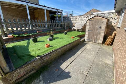 2 bedroom semi-detached bungalow for sale, High Brooms, Huddersfield