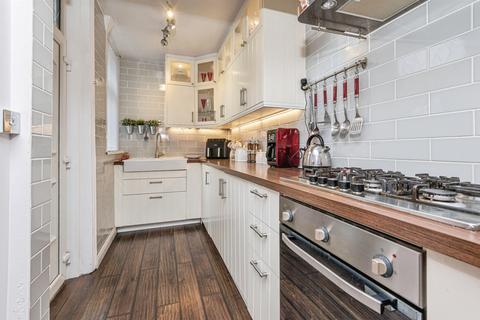 4 bedroom semi-detached house for sale, Sunny Bank Avenue, Bradford