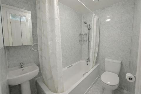 Studio to rent, Lady Margaret Road, Southall UB1