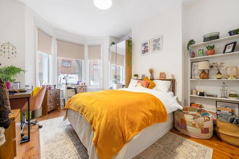 4 bedroom house for sale, Solon Road, SW2